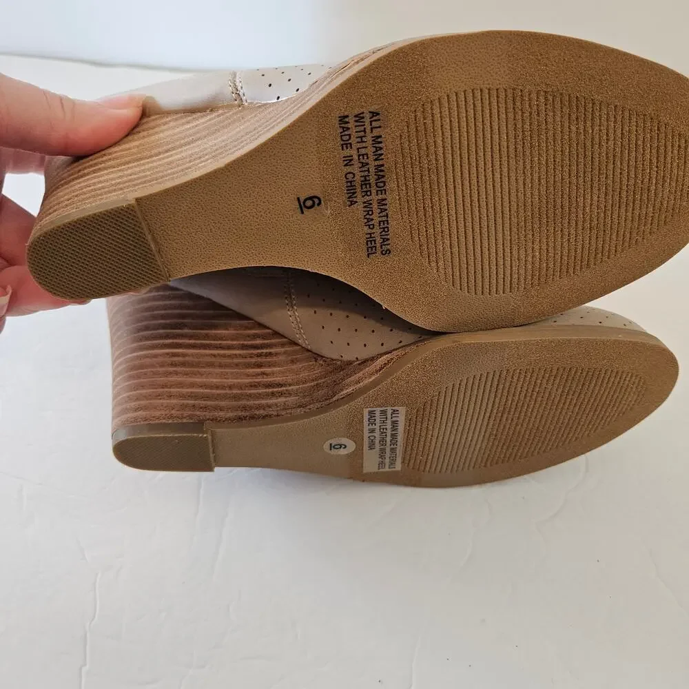DV by Dolce Vita Gerdy Bootie Beige Ankle Wedge Heel Women's 6 Boho Chic Casual‎